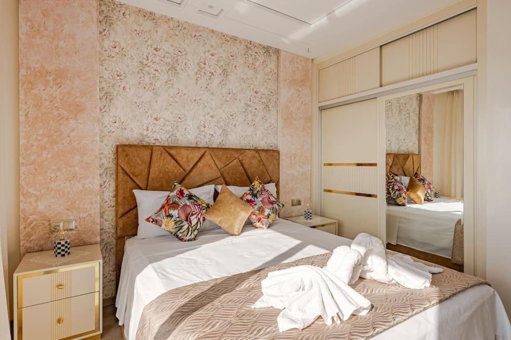 Royale Duplexe Pleine Centre Tanger Apartment Bagian luar foto
