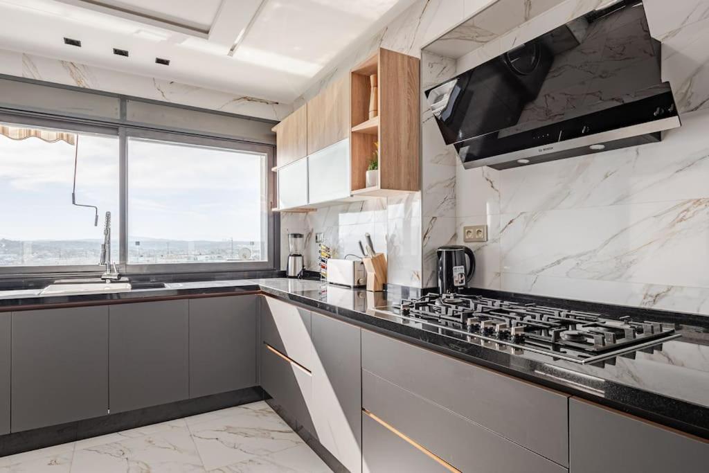 Royale Duplexe Pleine Centre Tanger Apartment Bagian luar foto