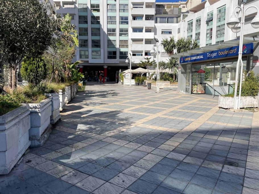 Royale Duplexe Pleine Centre Tanger Apartment Bagian luar foto