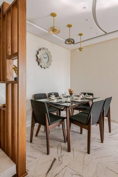 Royale Duplexe Pleine Centre Tanger Apartment Bagian luar foto