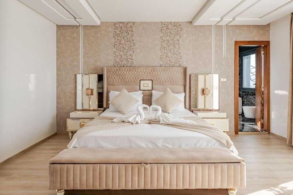 Royale Duplexe Pleine Centre Tanger Apartment Bagian luar foto