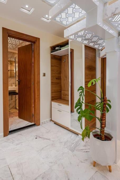 Royale Duplexe Pleine Centre Tanger Apartment Bagian luar foto