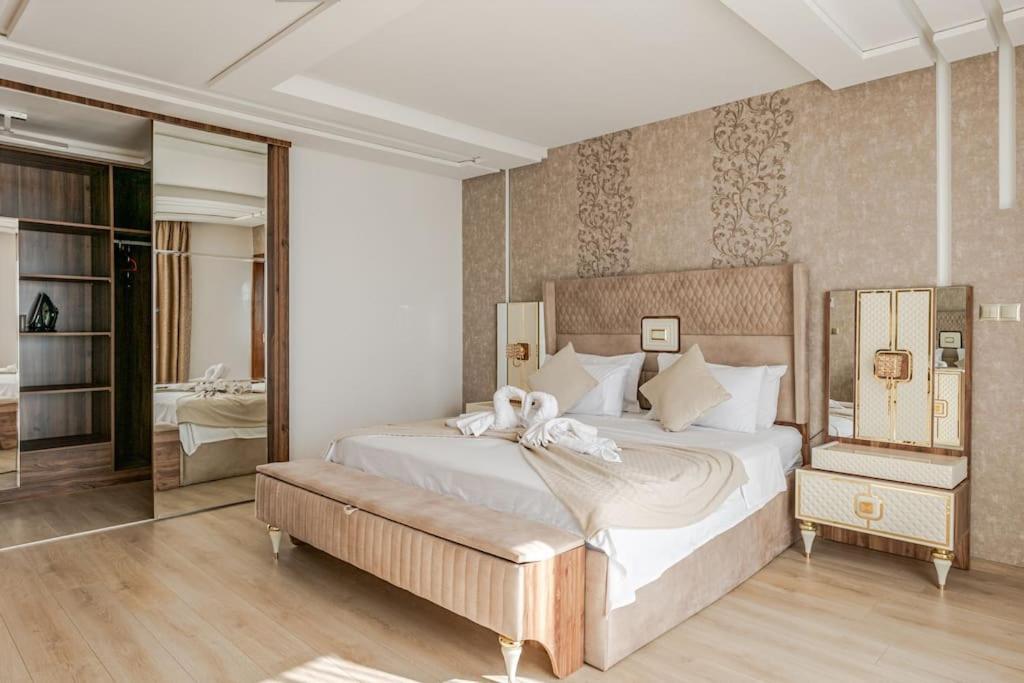 Royale Duplexe Pleine Centre Tanger Apartment Bagian luar foto