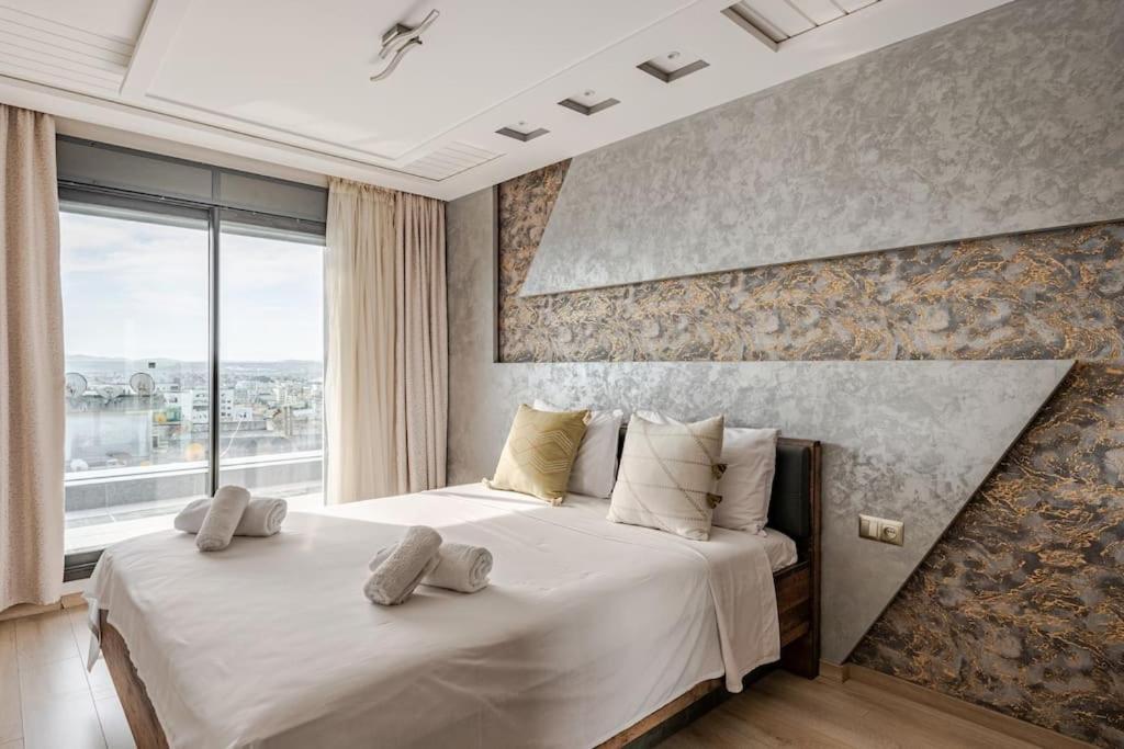 Royale Duplexe Pleine Centre Tanger Apartment Bagian luar foto