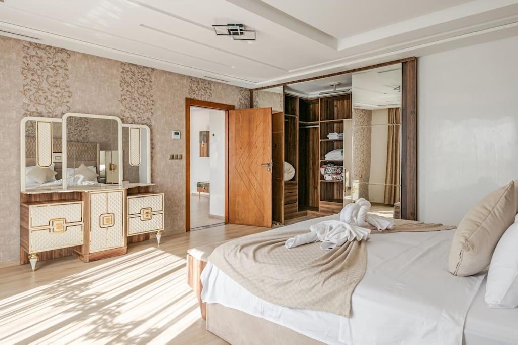 Royale Duplexe Pleine Centre Tanger Apartment Bagian luar foto