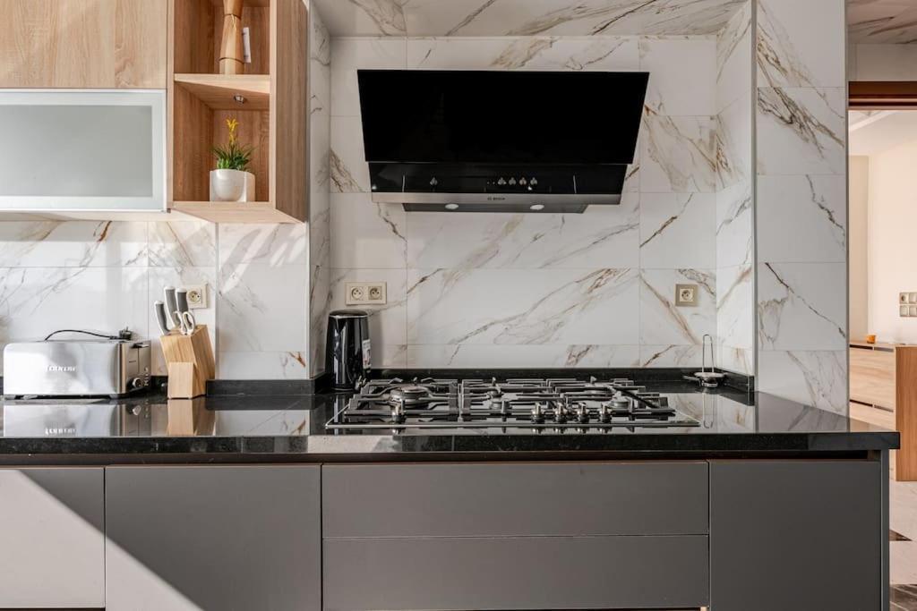 Royale Duplexe Pleine Centre Tanger Apartment Bagian luar foto